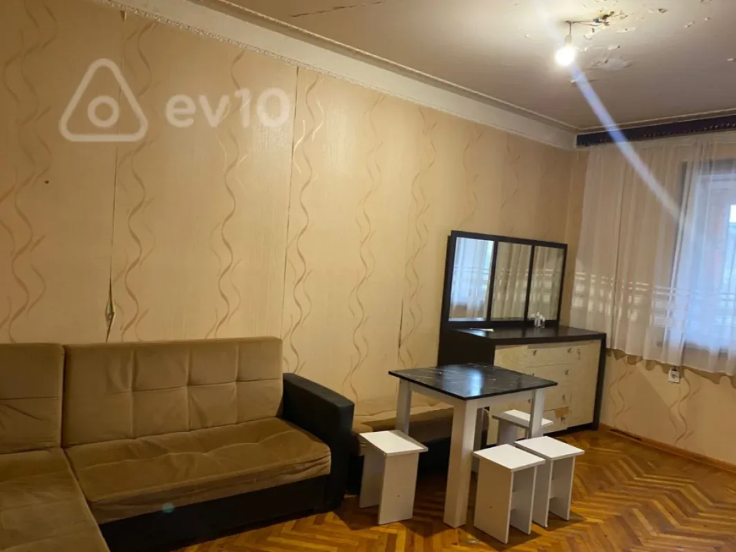 Kirayə verilir 2 otaqlı köhnə tikili 50 m²