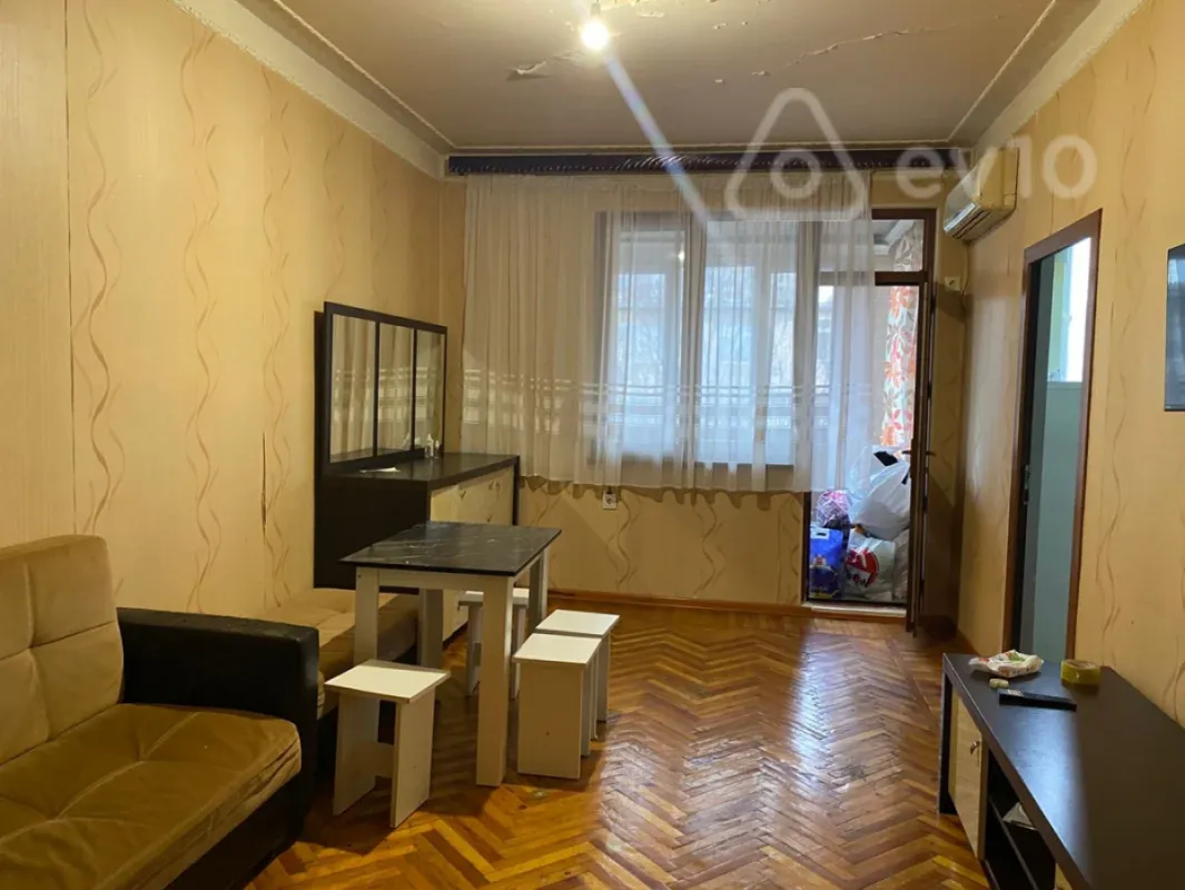 Kirayə verilir 2 otaqlı köhnə tikili 50 m²