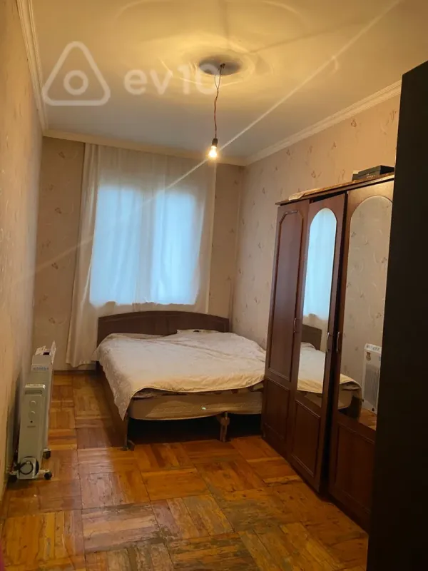 Kirayə verilir 2 otaqlı köhnə tikili 50 m²