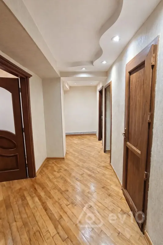 Kirayə verilir 3 otaqlı köhnə tikili 80 m²