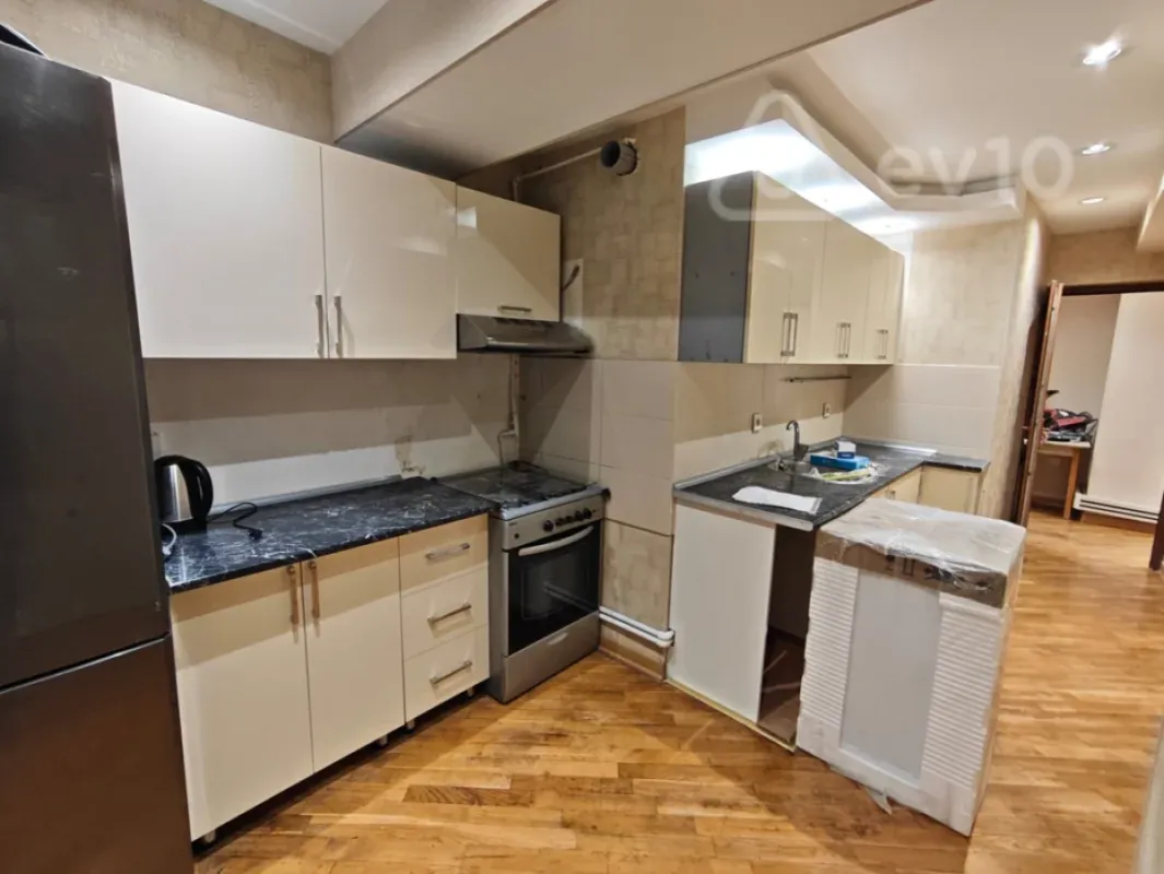 Kirayə verilir 3 otaqlı köhnə tikili 80 m²