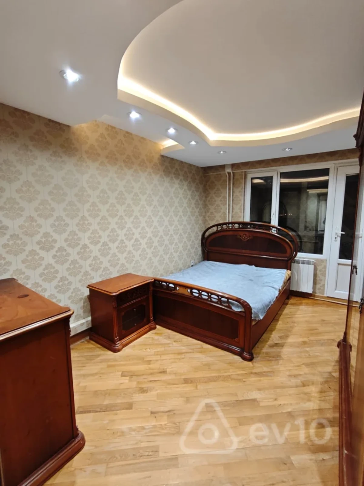 Kirayə verilir 3 otaqlı köhnə tikili 80 m²
