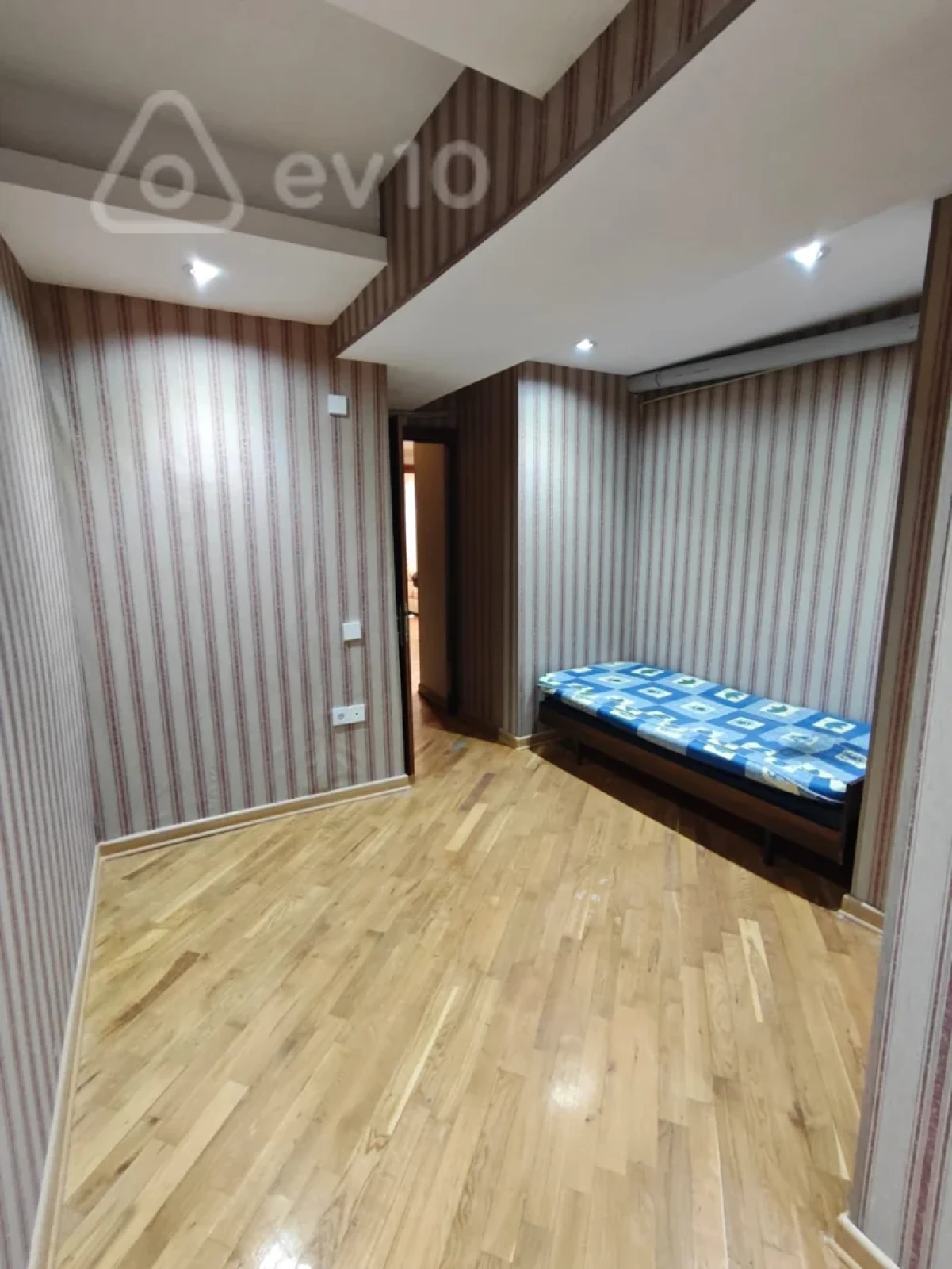 Kirayə verilir 3 otaqlı köhnə tikili 80 m²