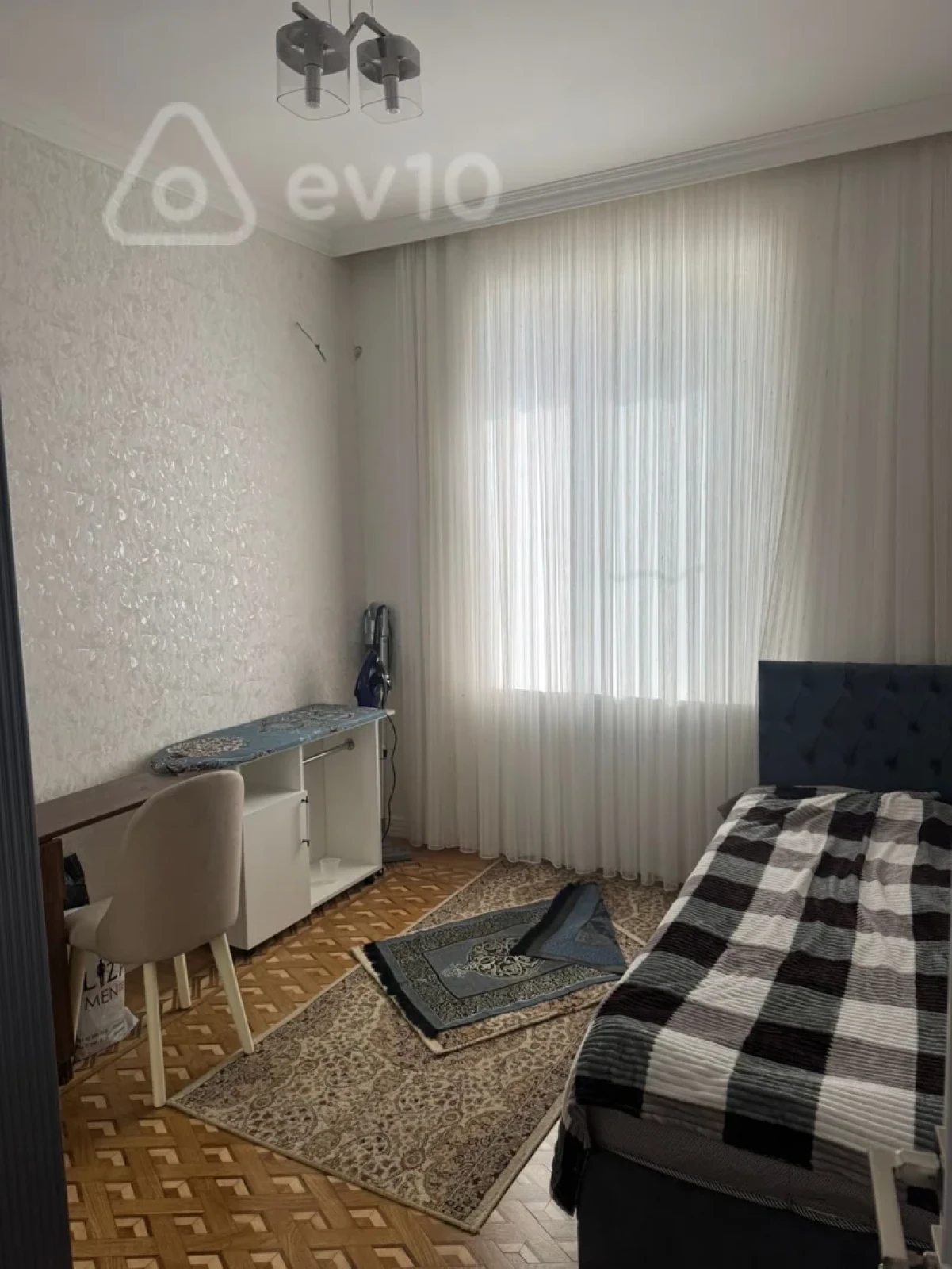 Satılır 3 otaqlı köhnə tikili 115 m²