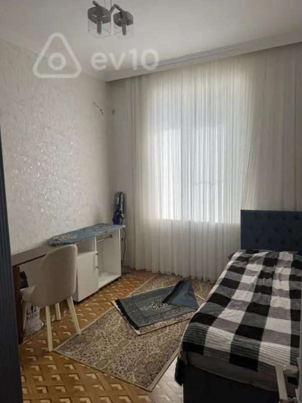 Satılır 3 otaqlı köhnə tikili 115 m²