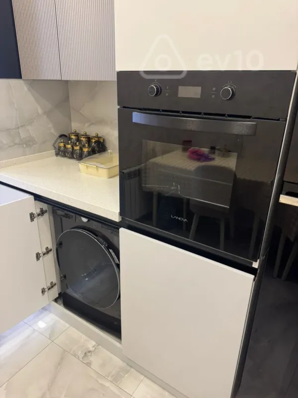 Satılır 3 otaqlı köhnə tikili 115 m²