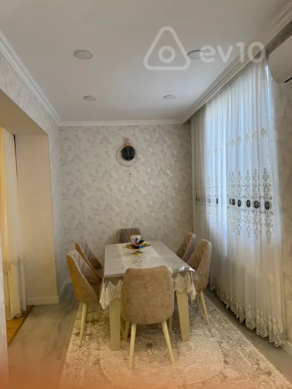 Satılır 3 otaqlı köhnə tikili 115 m²