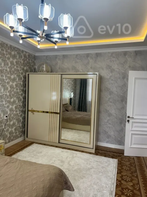 Satılır 3 otaqlı köhnə tikili 115 m²