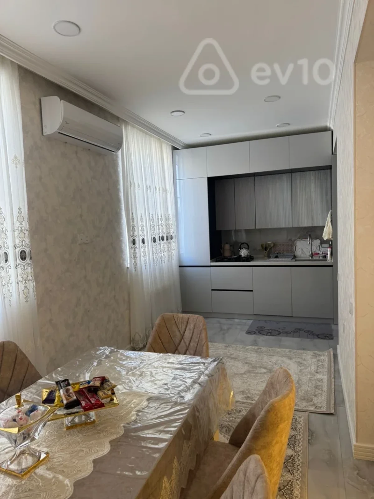 Satılır 3 otaqlı köhnə tikili 115 m²