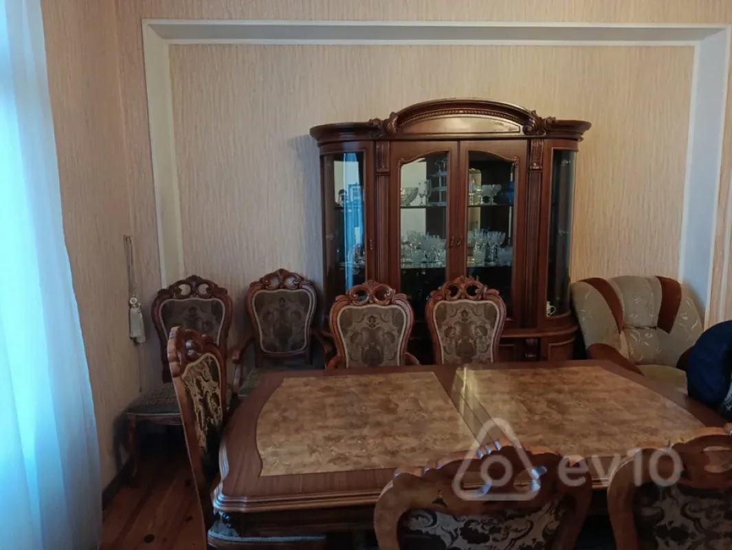 Kirayə verilir 3 otaqlı yeni tikili 142 m²