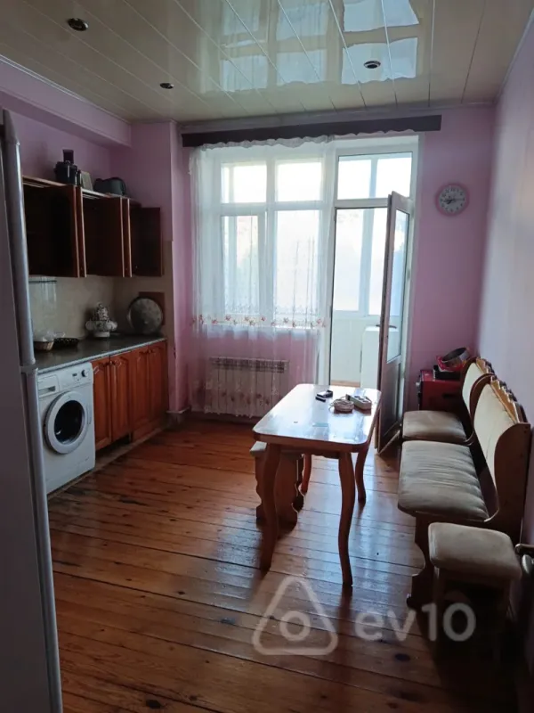 Kirayə verilir 3 otaqlı yeni tikili 142 m²