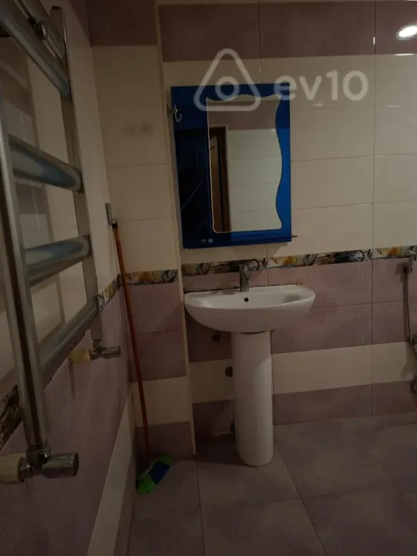 Kirayə verilir 2 otaqlı yeni tikili 80 m²