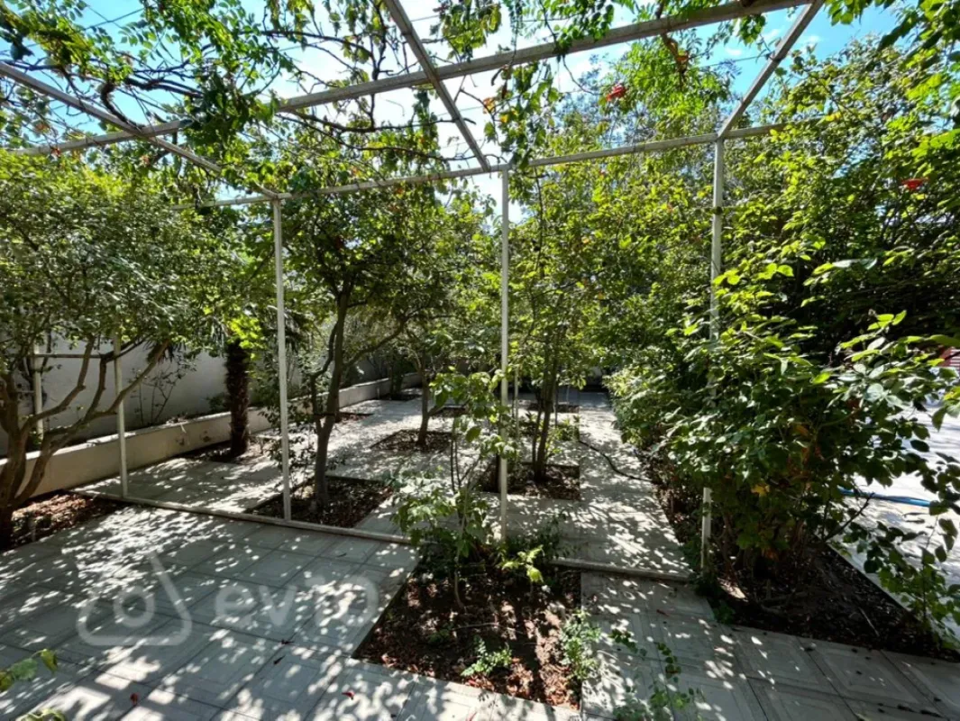 Kirayə verilir 5 otaqlı həyət evi 200 m²