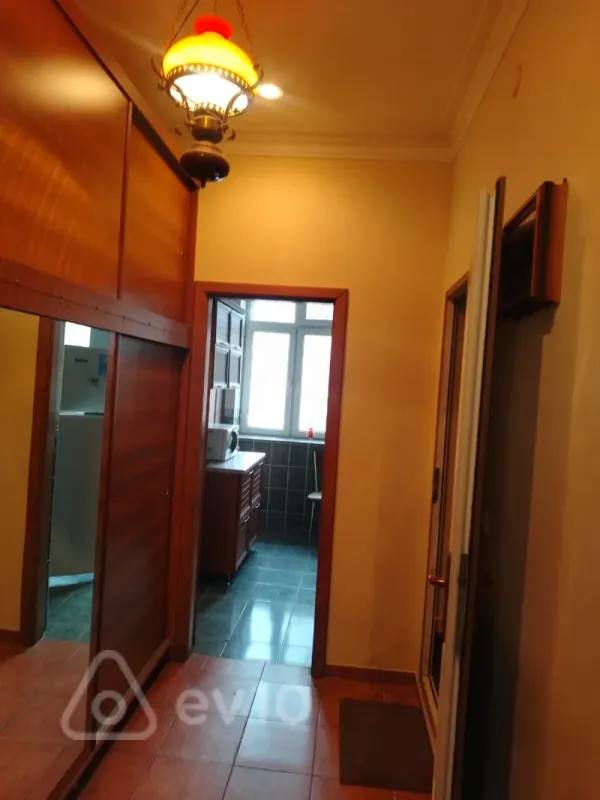 Kirayə verilir 2 otaqlı köhnə tikili 50 m²