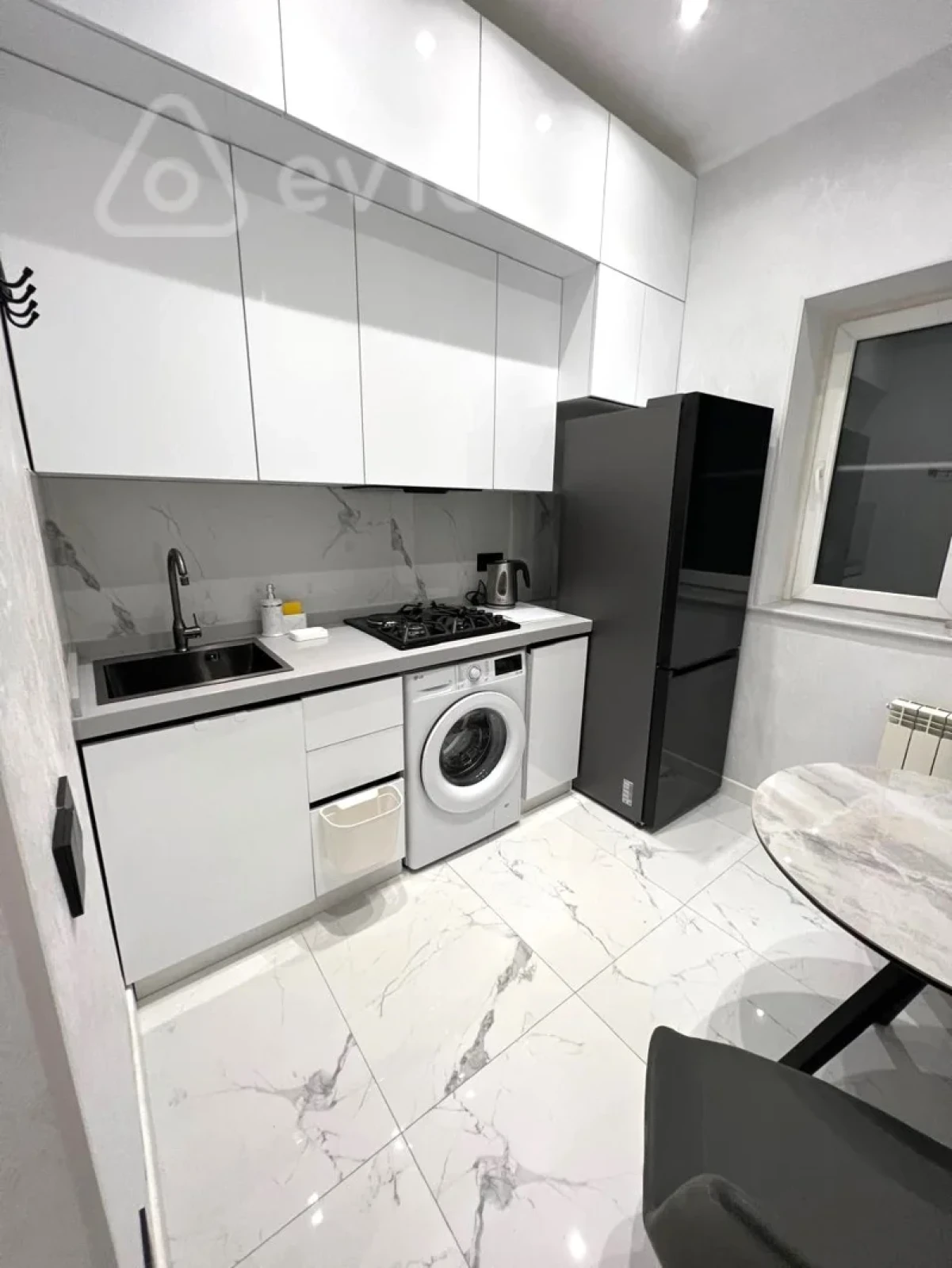 Kirayə verilir 3 otaqlı köhnə tikili 90 m²
