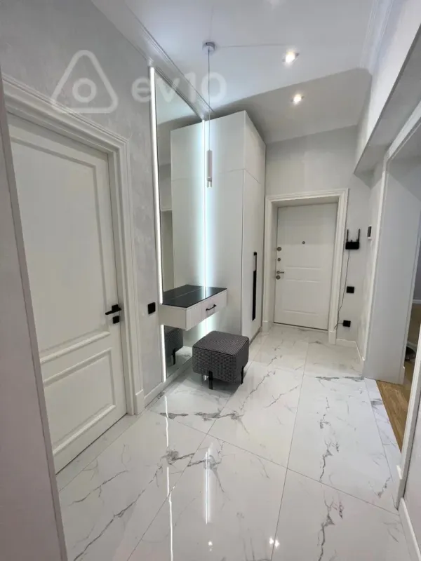Kirayə verilir 3 otaqlı köhnə tikili 90 m²