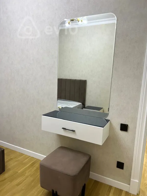 Kirayə verilir 3 otaqlı köhnə tikili 90 m²