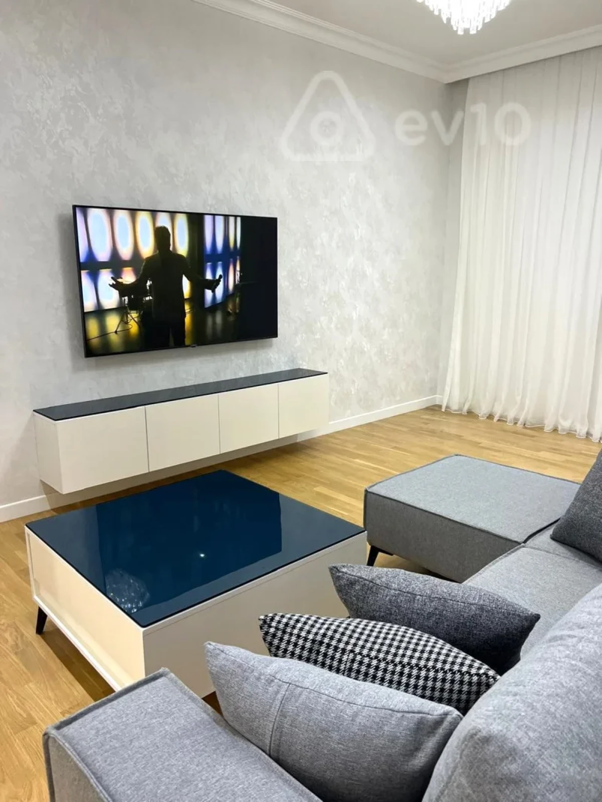 Kirayə verilir 3 otaqlı köhnə tikili 90 m²