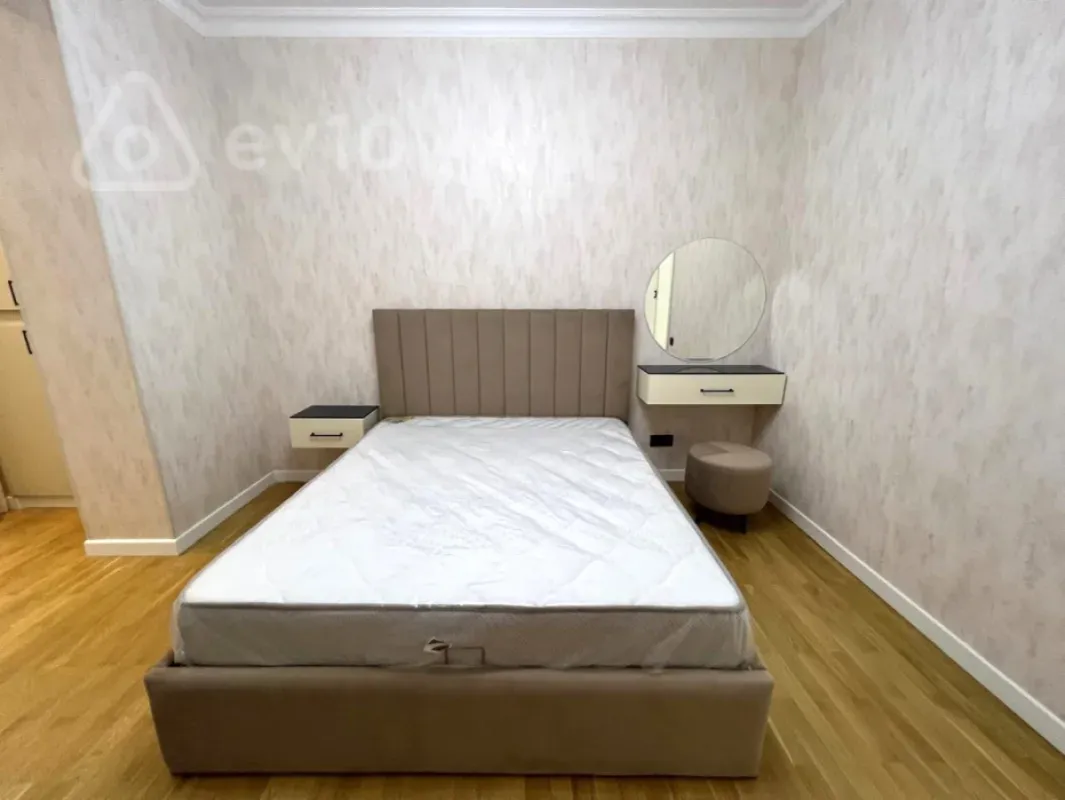 Kirayə verilir 3 otaqlı köhnə tikili 90 m²