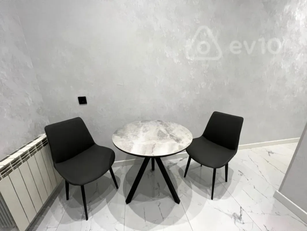 Kirayə verilir 3 otaqlı köhnə tikili 90 m²