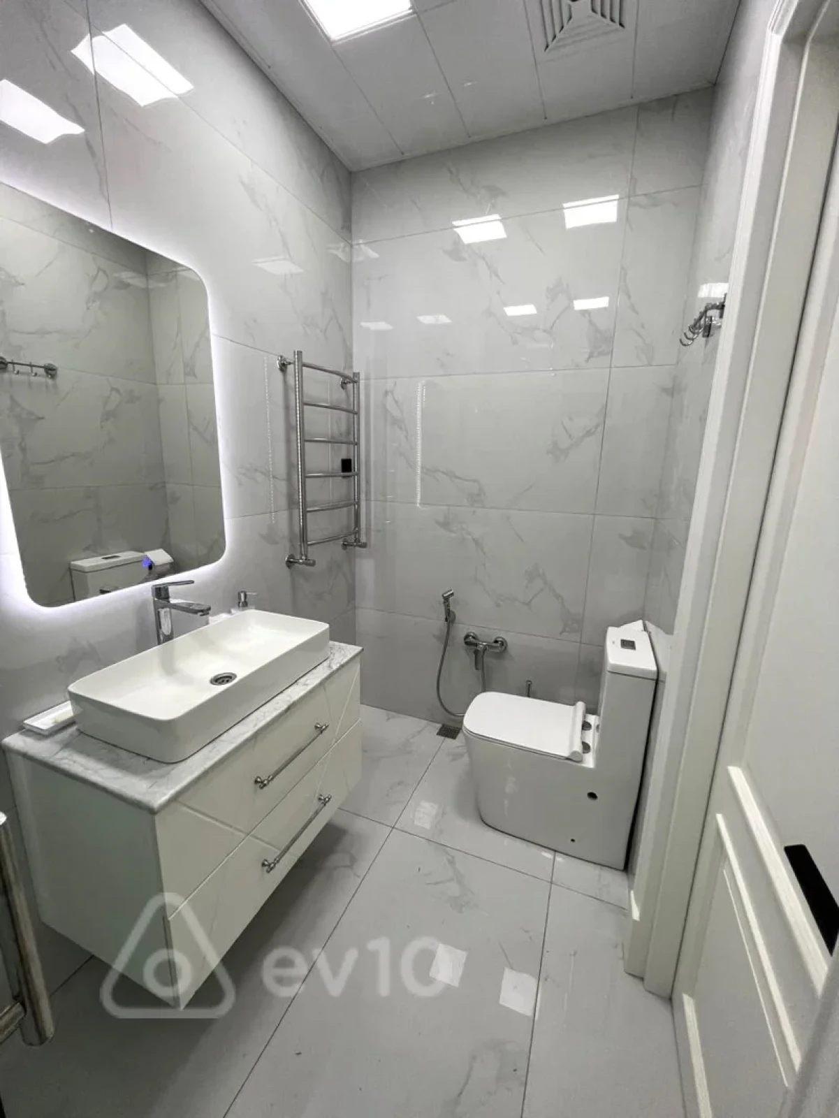 Kirayə verilir 3 otaqlı köhnə tikili 90 m²