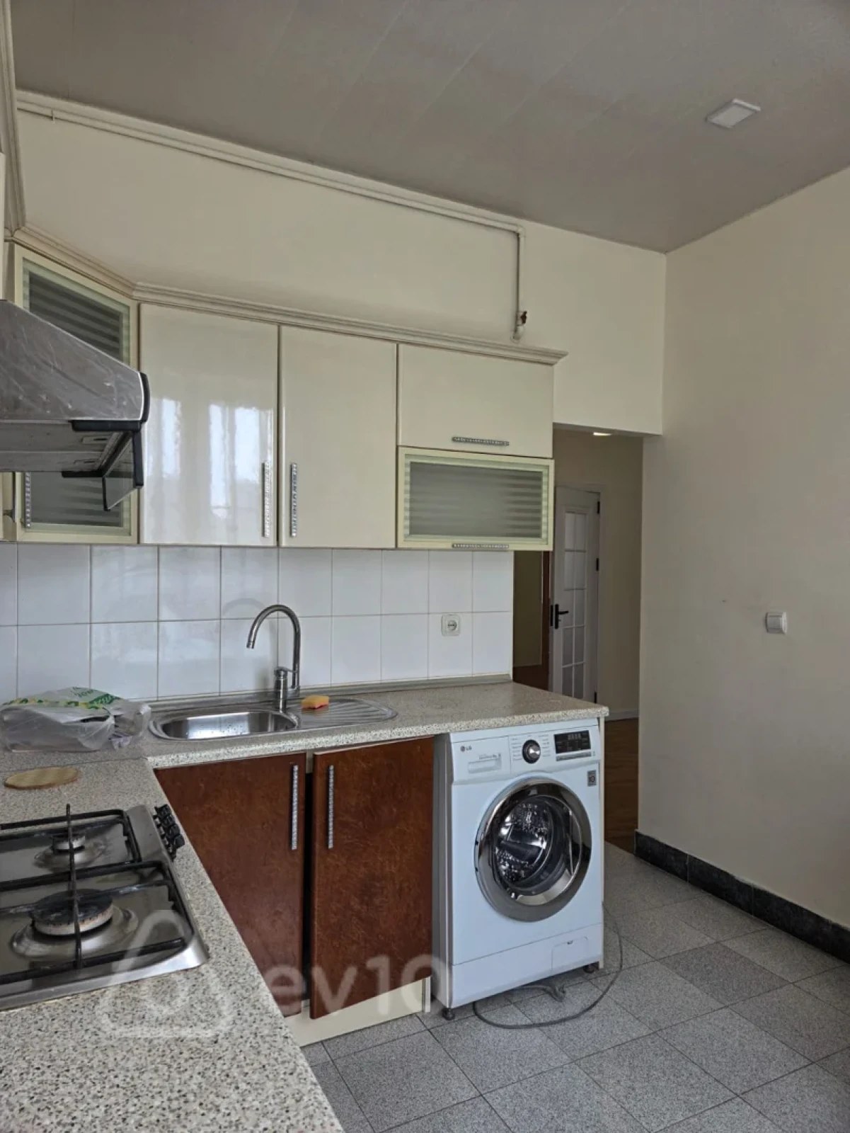 Kirayə verilir 2 otaqlı köhnə tikili 70 m²