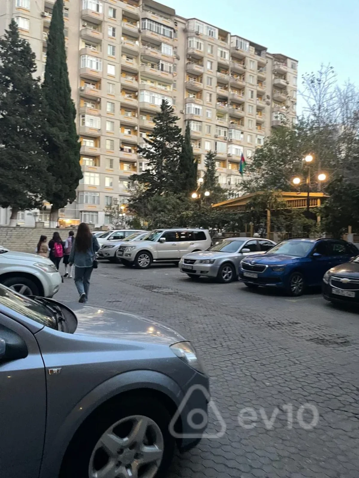 Kirayə verilir 2 otaqlı yeni tikili 75 m²