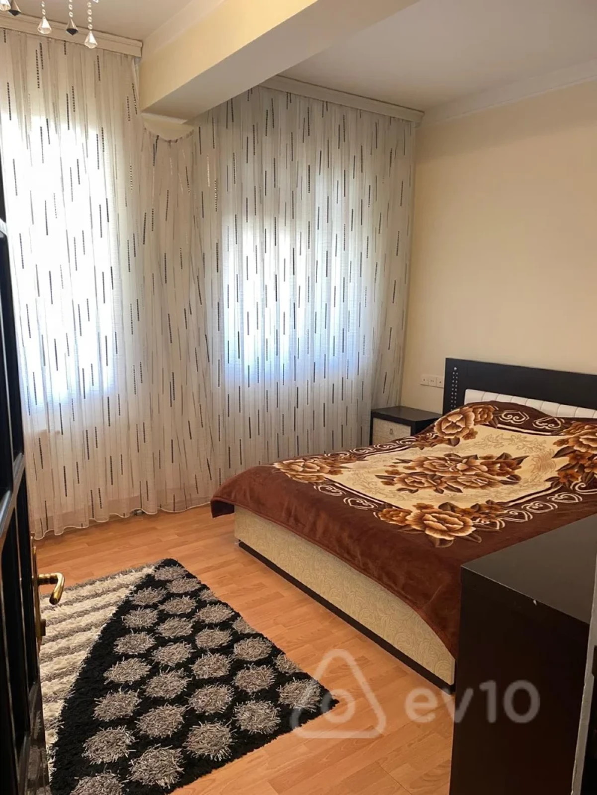 Kirayə verilir 2 otaqlı yeni tikili 75 m²
