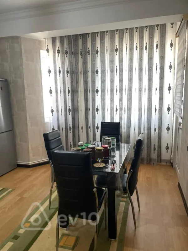 Kirayə verilir 2 otaqlı yeni tikili 75 m²