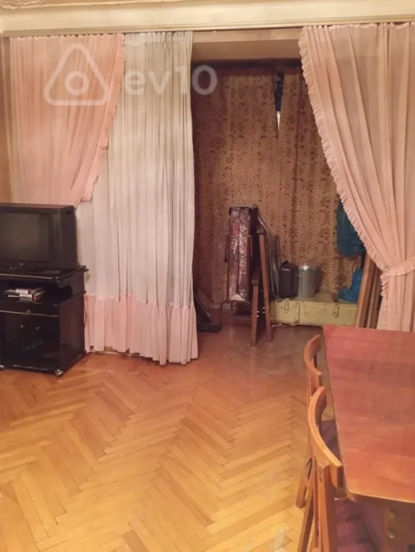 Satılır 1 otaqlı köhnə tikili 32 m²