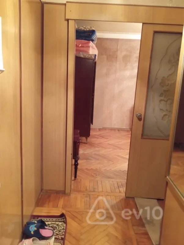 Satılır 1 otaqlı köhnə tikili 32 m²