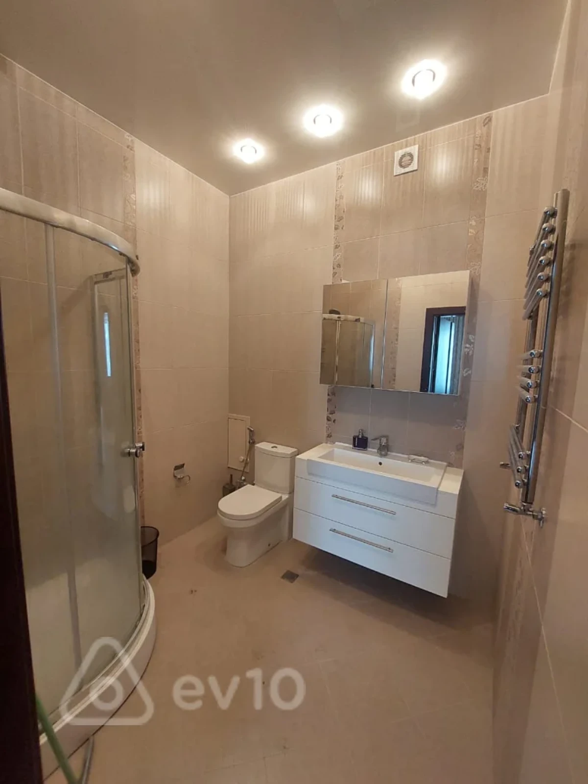 Kirayə verilir 3 otaqlı yeni tikili 120 m²