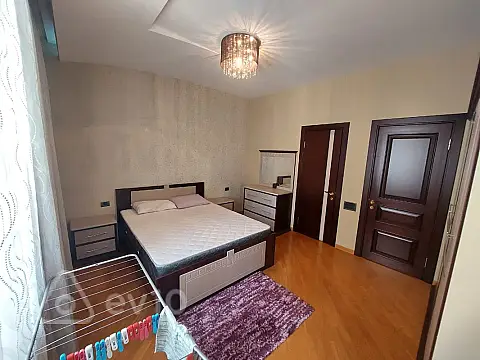Kirayə verilir 3 otaqlı yeni tikili 120 m²
