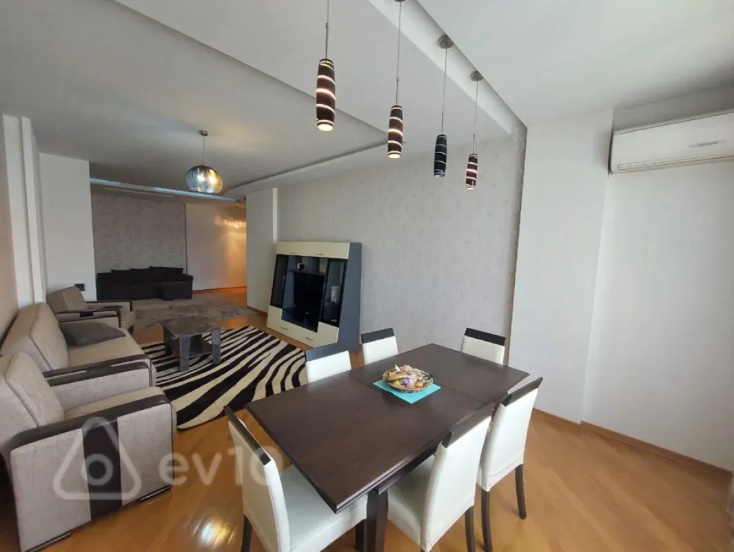 Kirayə verilir 3 otaqlı yeni tikili 120 m²