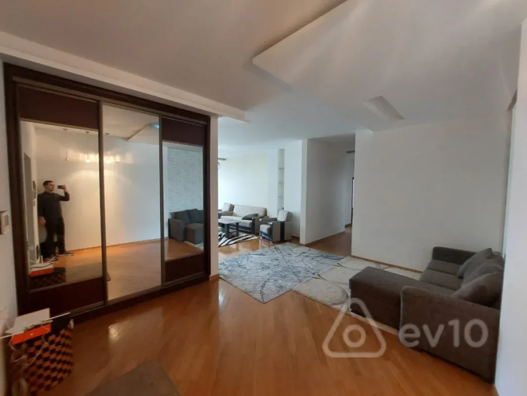 Kirayə verilir 3 otaqlı yeni tikili 120 m²