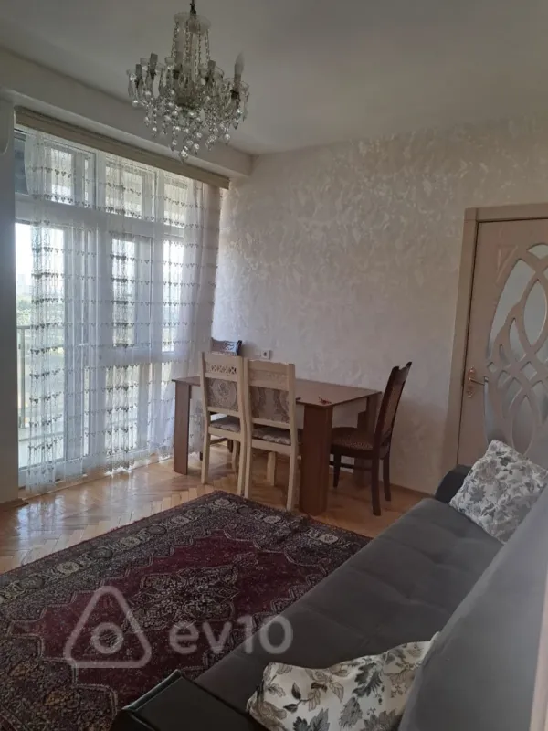 Satılır 2 otaqlı köhnə tikili 60 m²