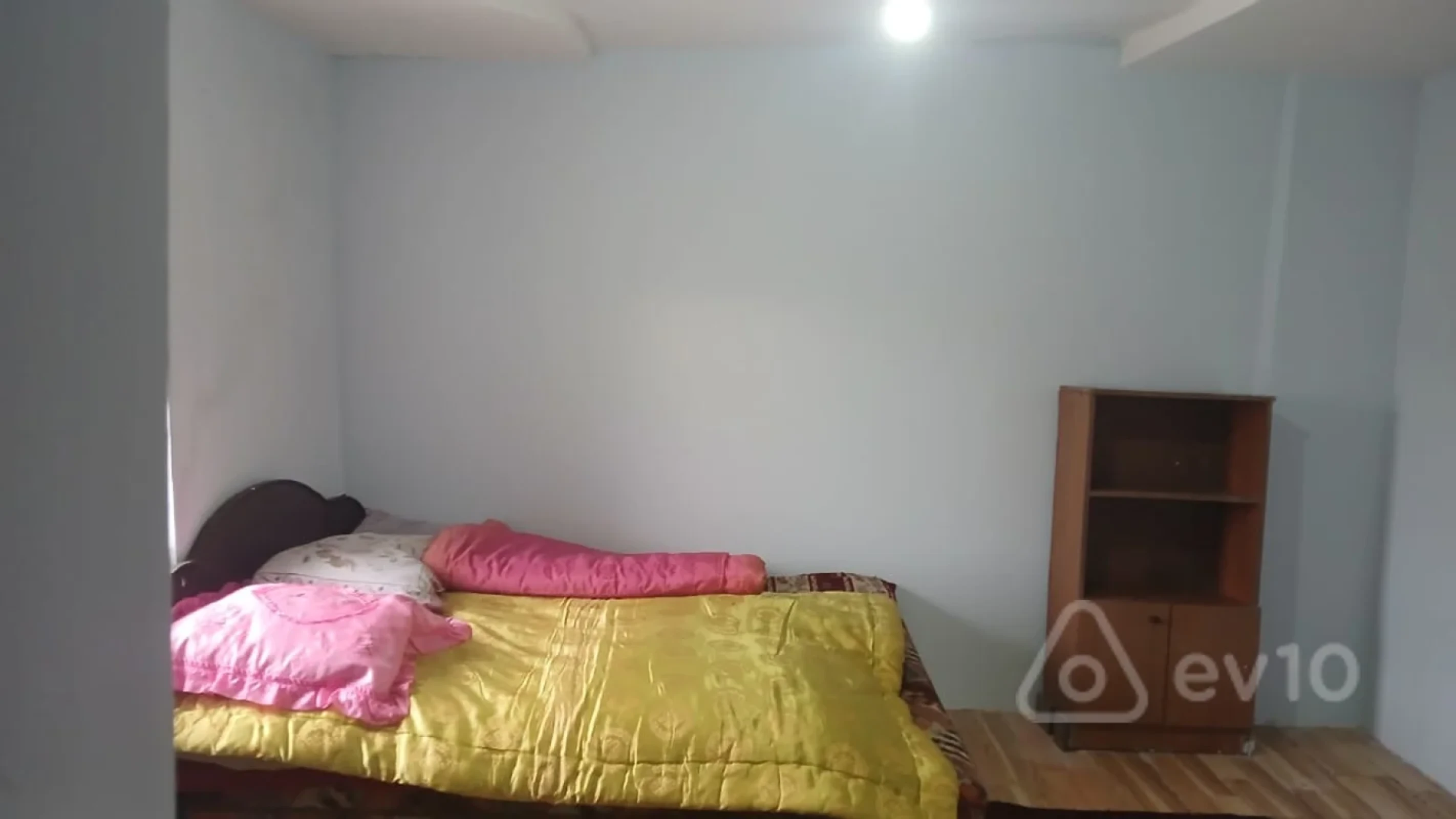 Kirayə verilir 2 otaqlı köhnə tikili 30 m²