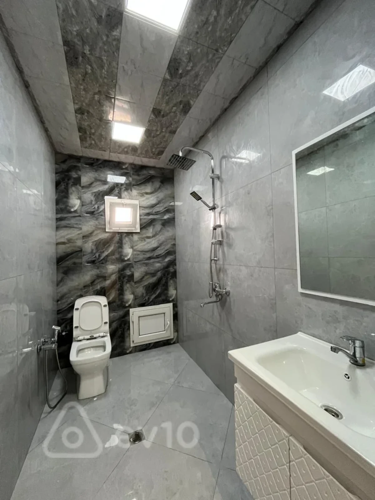 Satılır 5 otaqlı həyət evi 150 m²