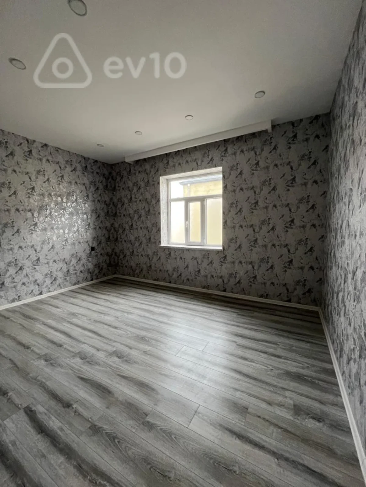 Satılır 5 otaqlı həyət evi 150 m²