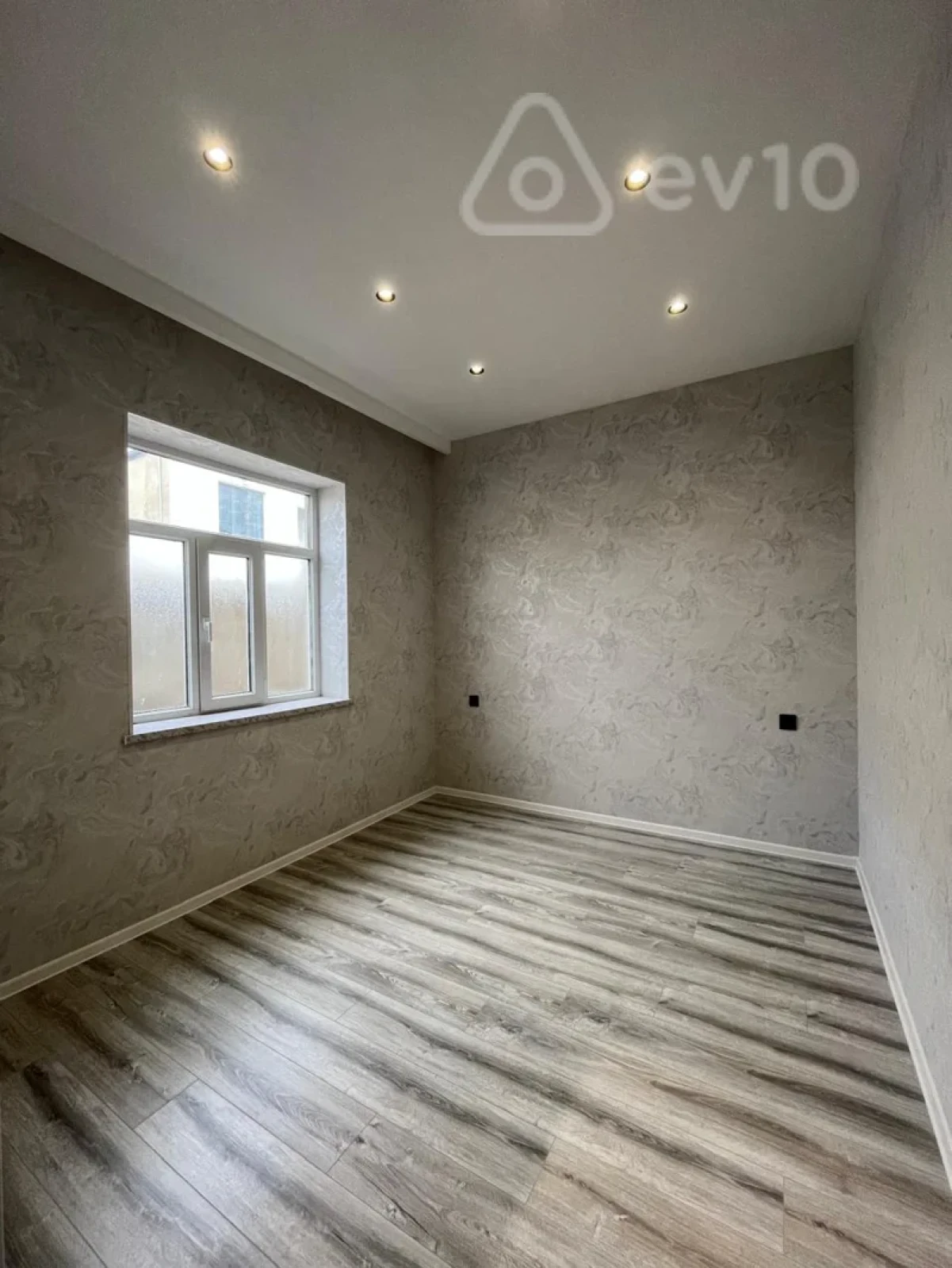 Satılır 5 otaqlı həyət evi 150 m²
