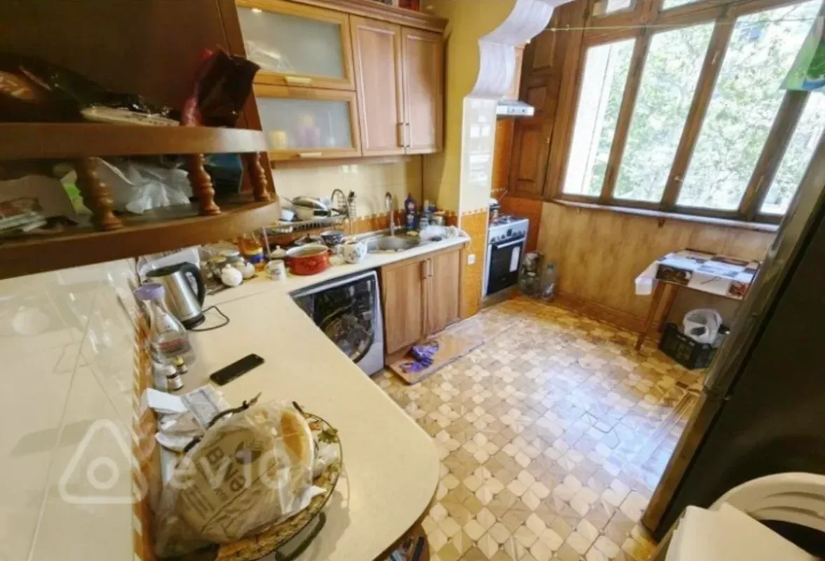 Satılır 4 otaqlı köhnə tikili 110 m²