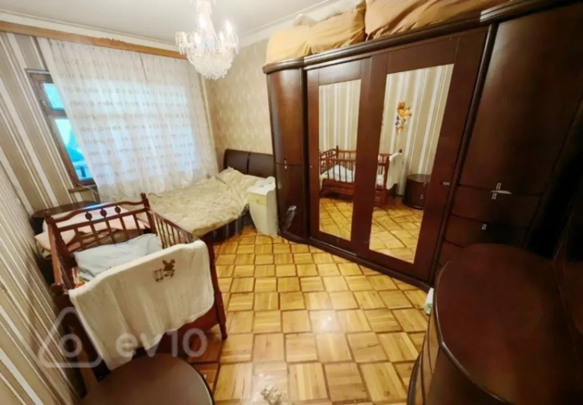 Satılır 4 otaqlı köhnə tikili 110 m²