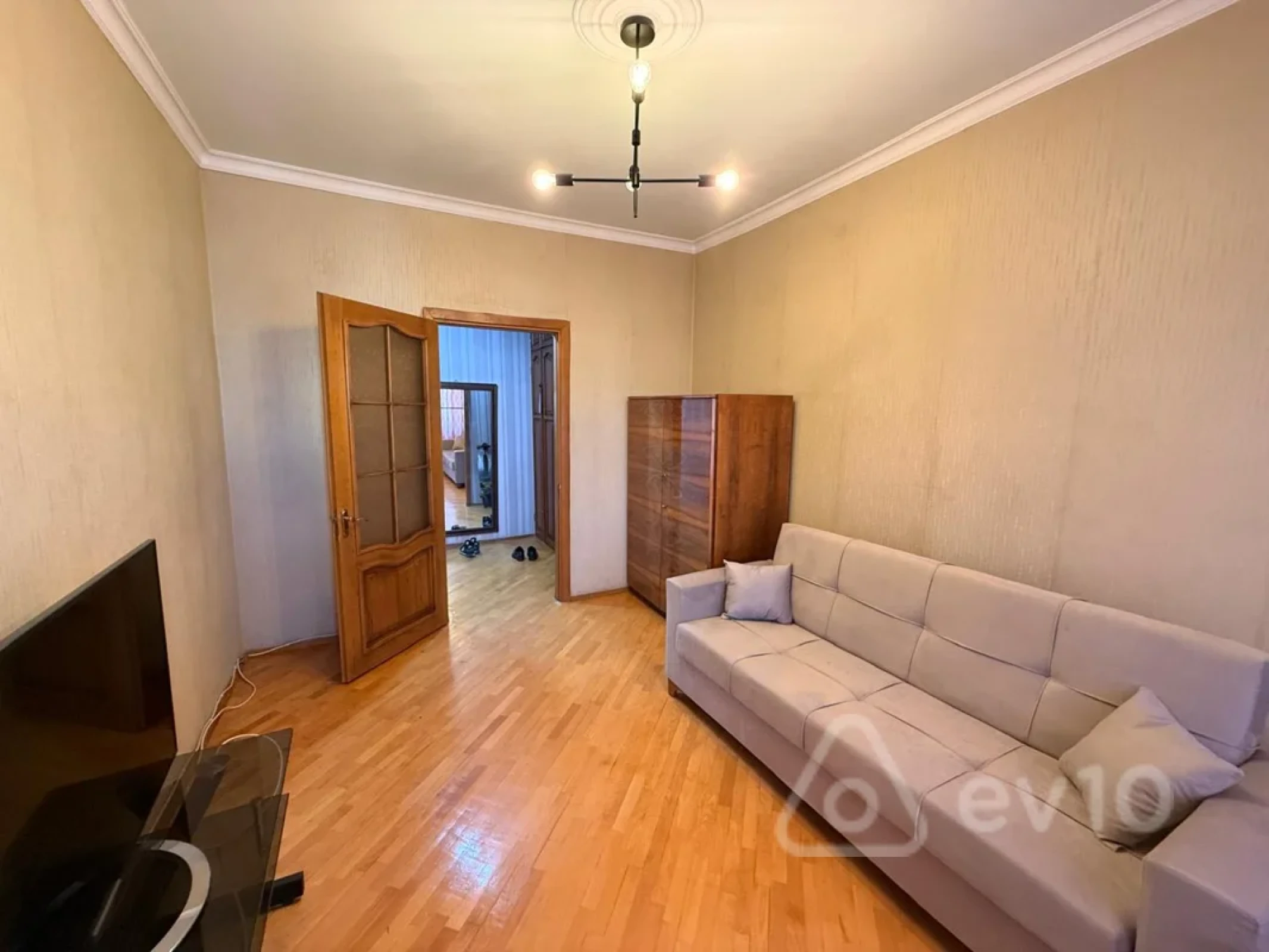 Kirayə verilir 3 otaqlı köhnə tikili 90 m²