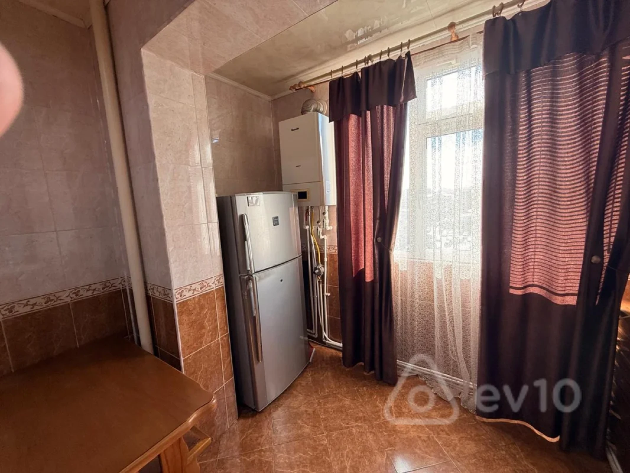 Kirayə verilir 3 otaqlı köhnə tikili 90 m²