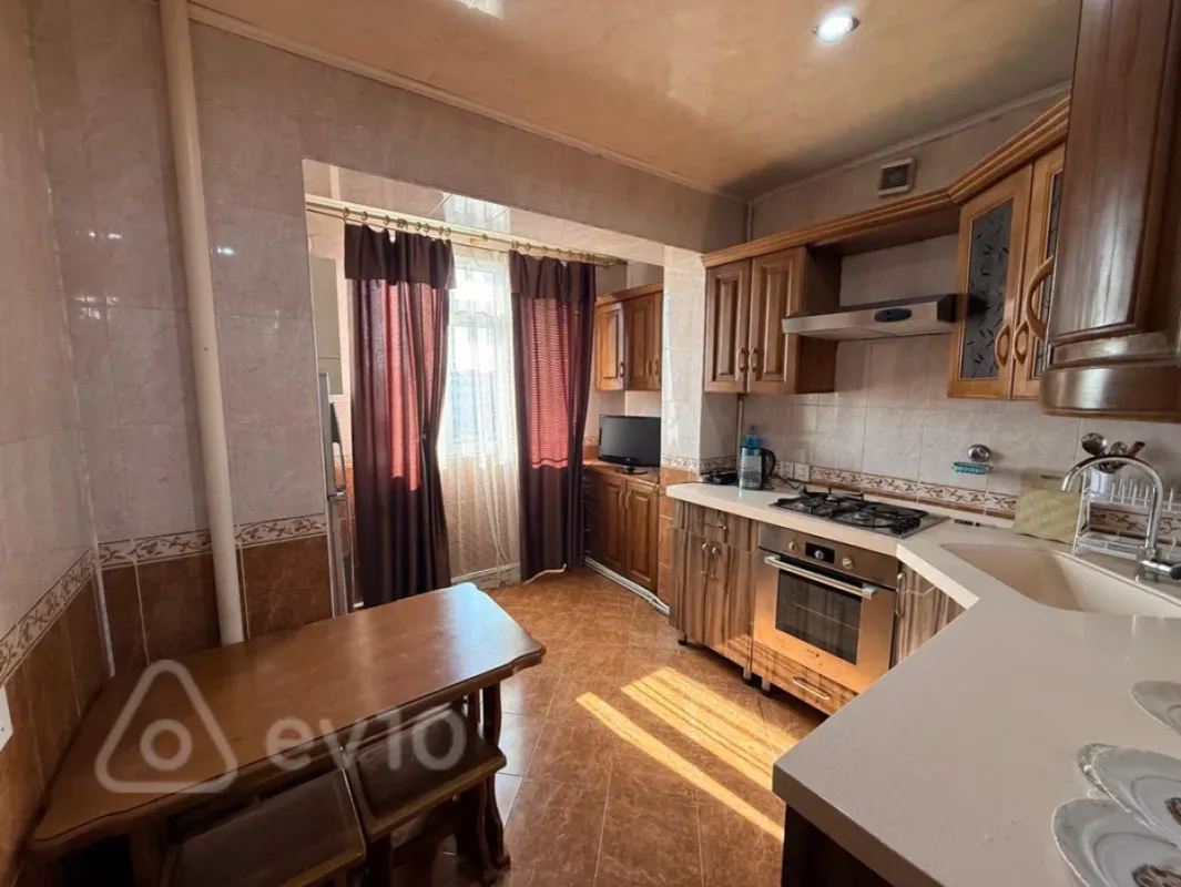 Kirayə verilir 3 otaqlı köhnə tikili 90 m²