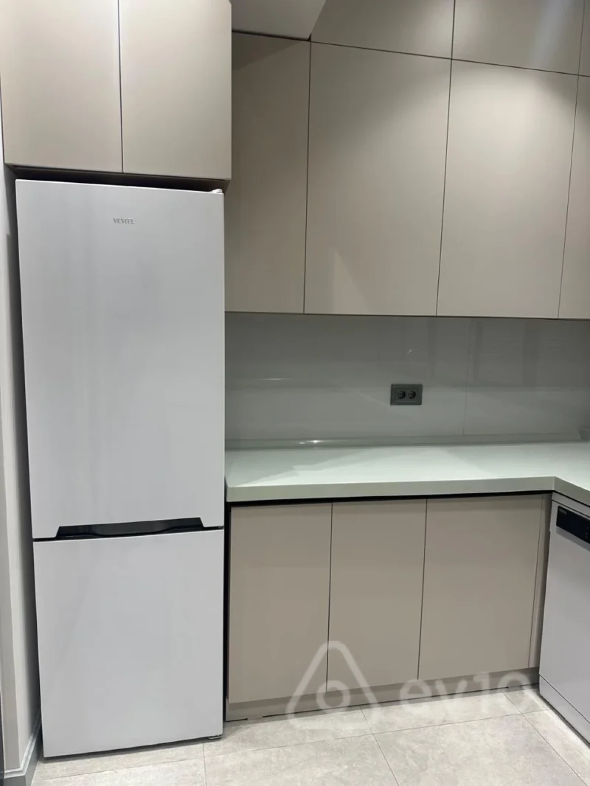 Kirayə verilir 2 otaqlı yeni tikili 75 m²
