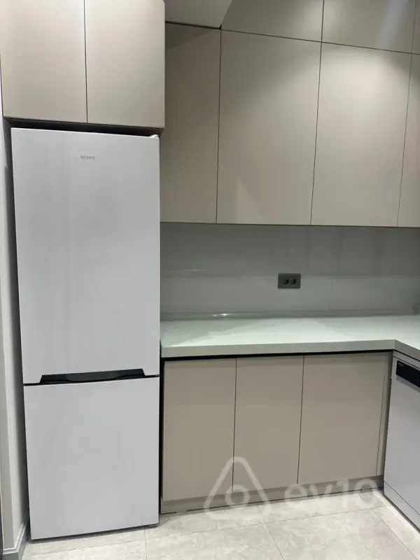 Kirayə verilir 2 otaqlı yeni tikili 75 m²