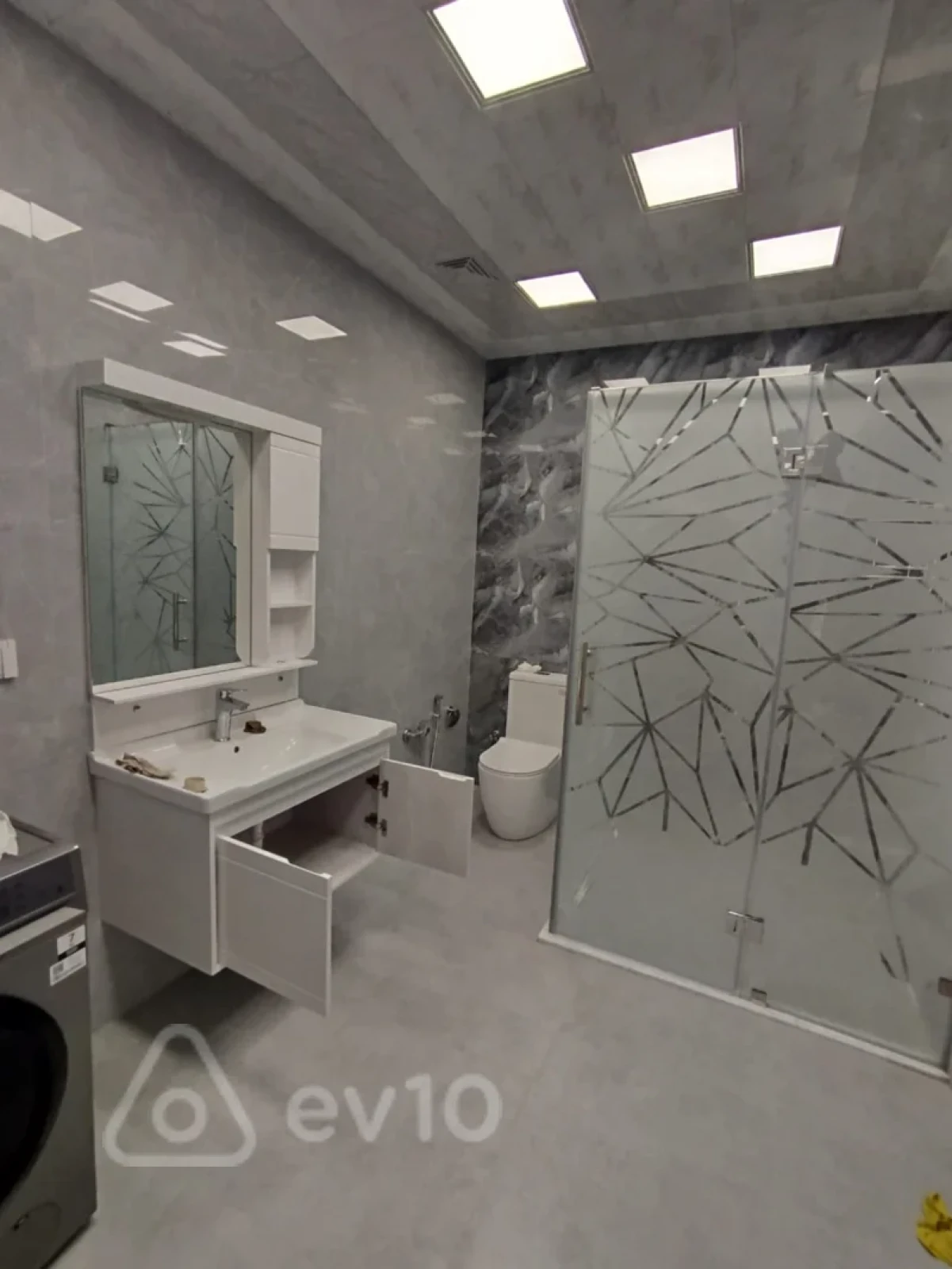 Kirayə verilir 3 otaqlı yeni tikili 125 m²