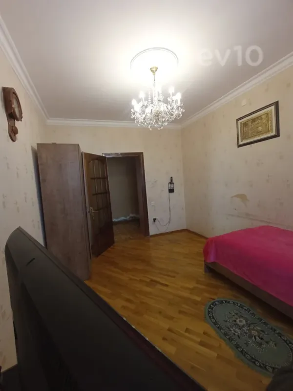 Satılır 5 otaqlı köhnə tikili 120 m²