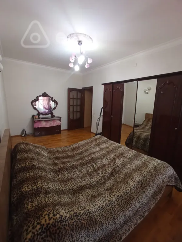 Satılır 5 otaqlı köhnə tikili 120 m²